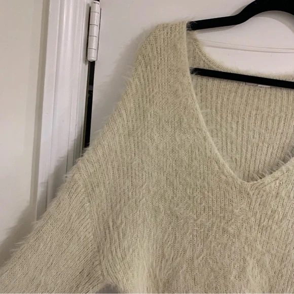 Urban Outfitters Kimchi Blue Priscilla Fuzzy Eyelash Knit Jumper Sweater Size M - Picture 3 of 10